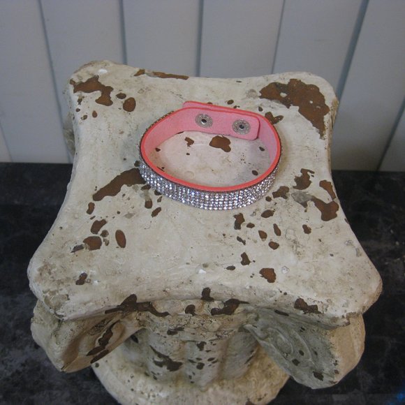 NWOT Guess pink rhinestone cuff bracelet - Picture 3 of 5